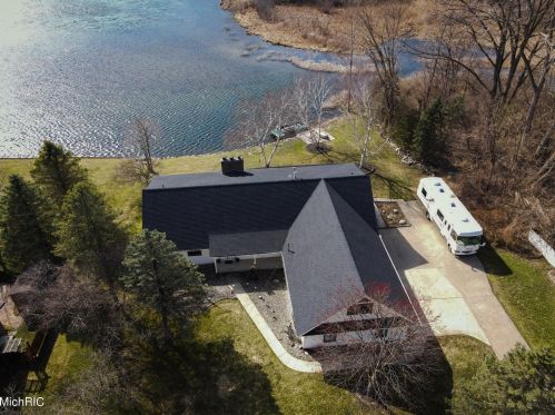 4206 Lk Frst Dr, Kalamazoo MI 49008-3309 exterior