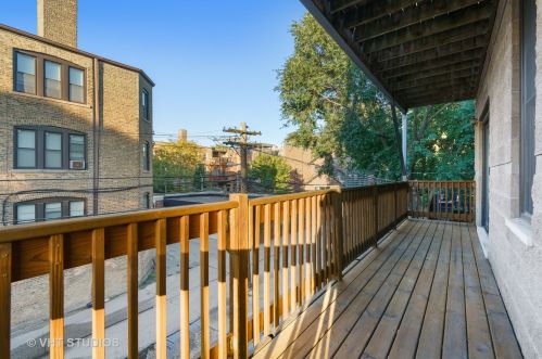 1464 Grace St, Chicago IL  60613-2854 exterior