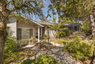 8405 30th Ave, Portland, OR 97219-3948