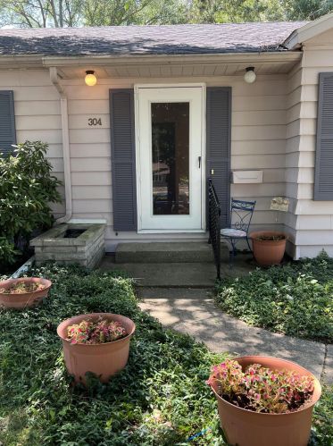 304 Espanola Ave, Kalamazoo MI  49004-1104 exterior