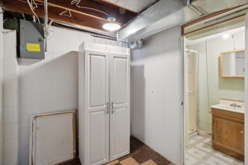 2119 Golfview Ave, Kalamazoo MI 49001-5223 exterior