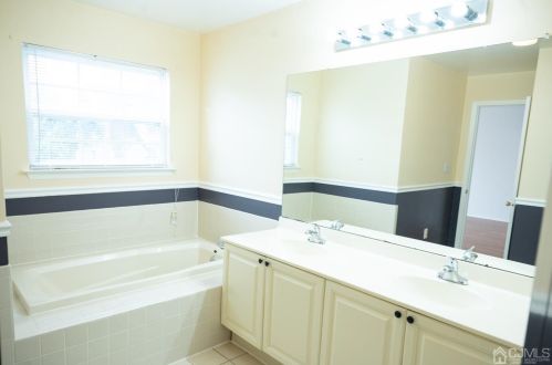 400 Draco Rd, Piscataway NJ 08854-5472 exterior