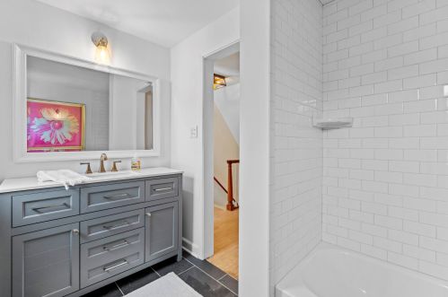 5110 Shoreland Ave, Milwaukee WI  53217-5541 exterior