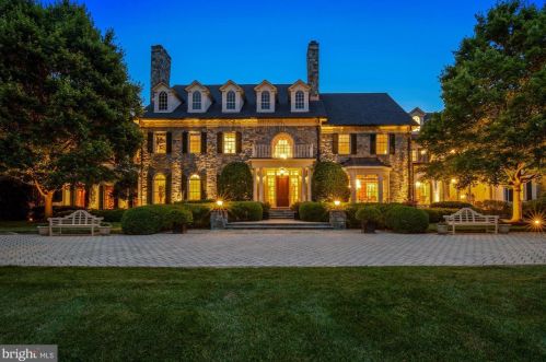 11400 Highland Farm Ct, Rockville, MD 20854-1366