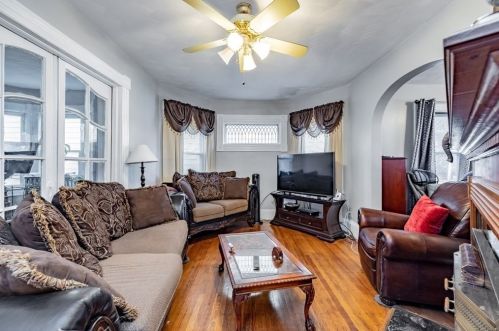 169 Westminster St, Springfield MA 01109-3923 exterior