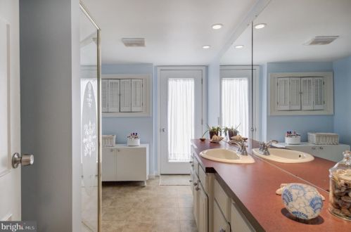 735 Hickory Ln, Berwyn PA 19312-1438 exterior