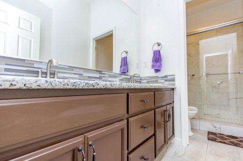 1072 Bennington Ave, Turlock CA  95382-0555 exterior