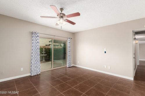 4975 Bellevue St, Tucson AZ 85712-4913 exterior