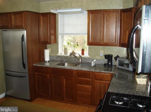 113 Walnut Ave, Ardmore PA 19003-2104 exterior