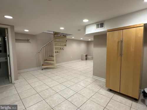 1040 4th St, Philadelphia PA  19123-1591 exterior