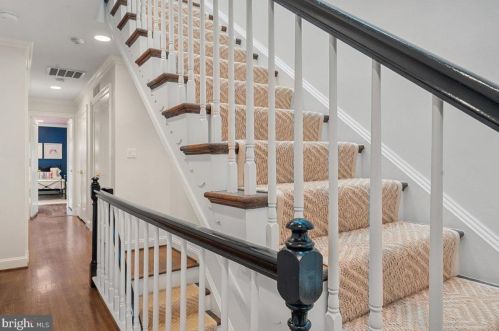 613 Royal St, Alexandria VA  22314-2031 exterior