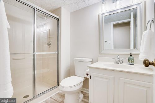 3008 Emerald Chase Dr, Herndon VA 20171-2334 exterior