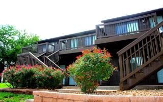 1404 Apple Ln, Lawrence KS  66049-2900 exterior