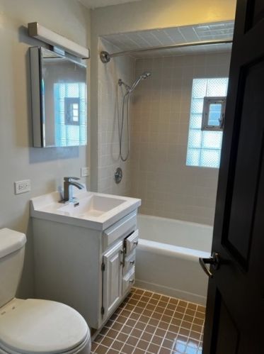 5822 Huron St, Chicago IL 60642-5725 exterior