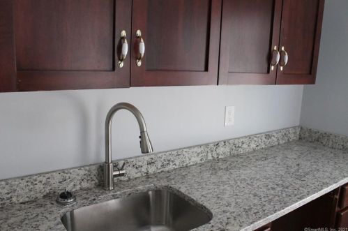 65 High St, Vernon CT 06066-3638 exterior