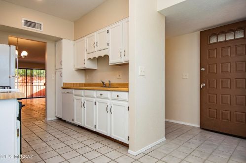 8927 Calle Norlo, Tucson, AZ 85710-7319