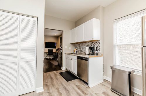 938 Noble St, Chicago IL  60642-5303 exterior