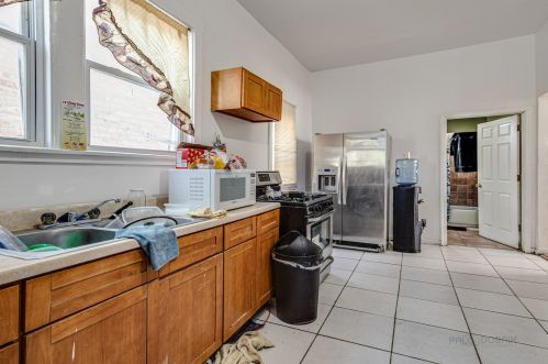 7448 Kenwood Ave, Chicago IL 60619-1427 exterior