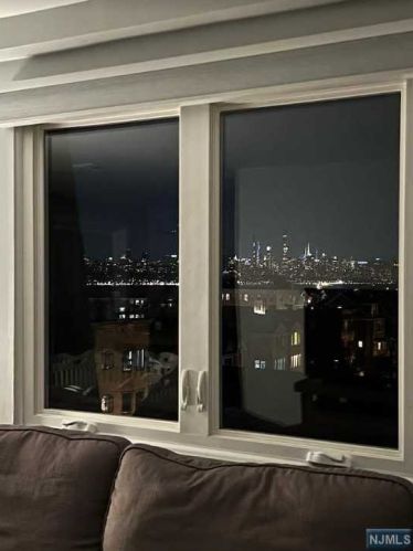 88 Edgewater Pl, Edgewater NJ 07020-1250 exterior