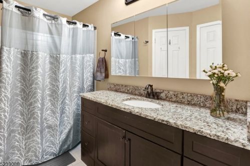 20 Canada Goose Dr, Hackettstown NJ  07840-3105 exterior