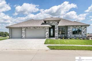 1611 208th St, Omaha, NE 68022-6952