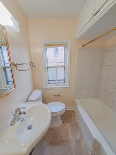 5423 Greenfield Ave, Milwaukee WI 53204-2618 exterior