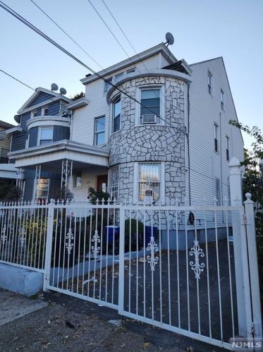 626 Madison Ave, Paterson NJ  07514-2820 exterior