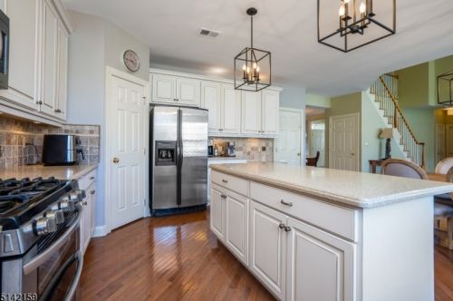 60 Crestview Dr, Clinton NJ 08809-2049 exterior