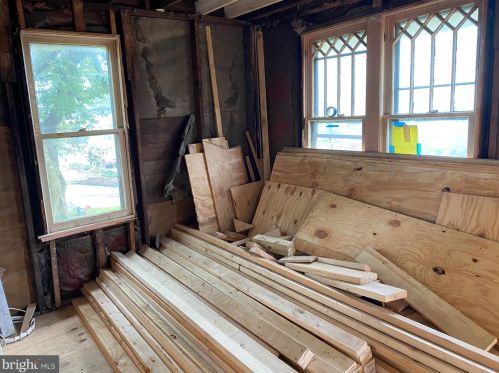 25 Roland Rd, Chester PA 19015-3329 exterior