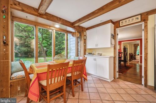 34 Long Dr, Trenton NJ 08648-2714 exterior