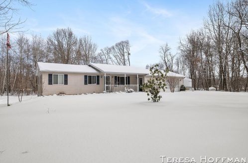 13300 Sadler Dr, Cedar Springs MI 49319-8030 exterior