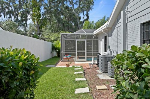 708 Grand Cir, Tampa FL  33617-7844 exterior