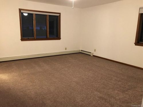 10 Farm Mdw Ln, Montgomery NY 12549-2100 exterior