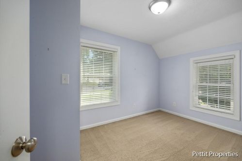 963 Knapp St, Grand Rapids MI 49505-4419 exterior