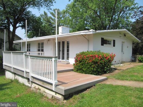 1807 Youngblood St, Mc Lean VA  22101-5244 exterior