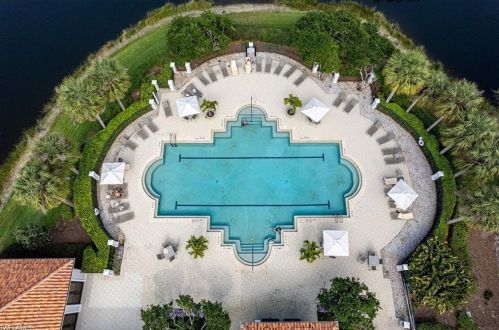 16779 Cabreo Dr, Naples FL 34110-3271 exterior