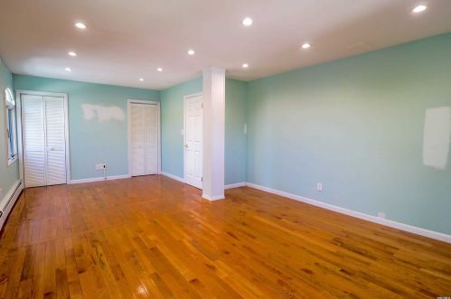 32 Maryland St, Huntington Station NY 11746-6945 exterior