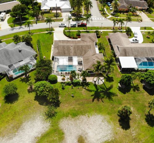 1891 Erwin Rd, Fort Pierce FL  34952-5517 exterior