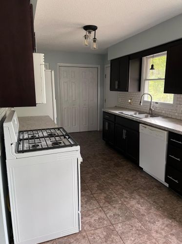 3421 Macarthur Rd, Meskegon MI 49442-1654 exterior