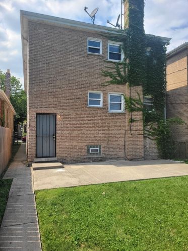 7641 Loomis Blvd, Chicago, IL 60620-3738