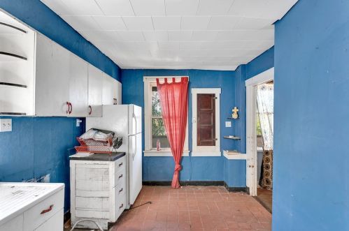 2317 Milligan Ave, Pittsburgh PA 15218-2241 exterior