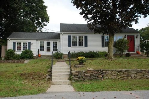 4 Arnold Dr, Providence RI  02919-6402 exterior