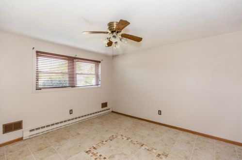 702 Knollwood Dr, Woonsocket RI 02895-2632 exterior