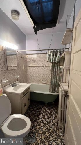 225 Cromwell Ter, Washington DC 20002-1029 exterior