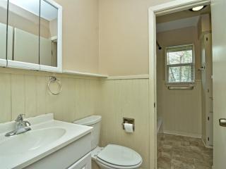 911 Payne Ave, Austin TX  78757-3019 exterior