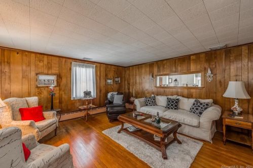 211 Frst St, Hartford CT 06118-2349 exterior