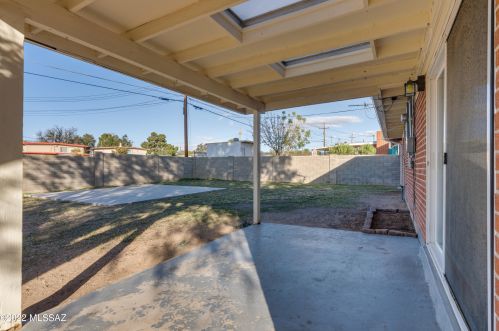 8217 Beverly St, Tucson AZ 85710-5931 exterior