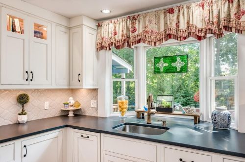 34 Cushing St, Dover NH 03820-3616 exterior