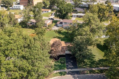 1049 Fernpark Dr, Saint Louis MO 63141-6132 exterior