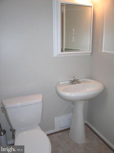 6621 Cavalier Dr, Alexandria VA 22307-1307 exterior